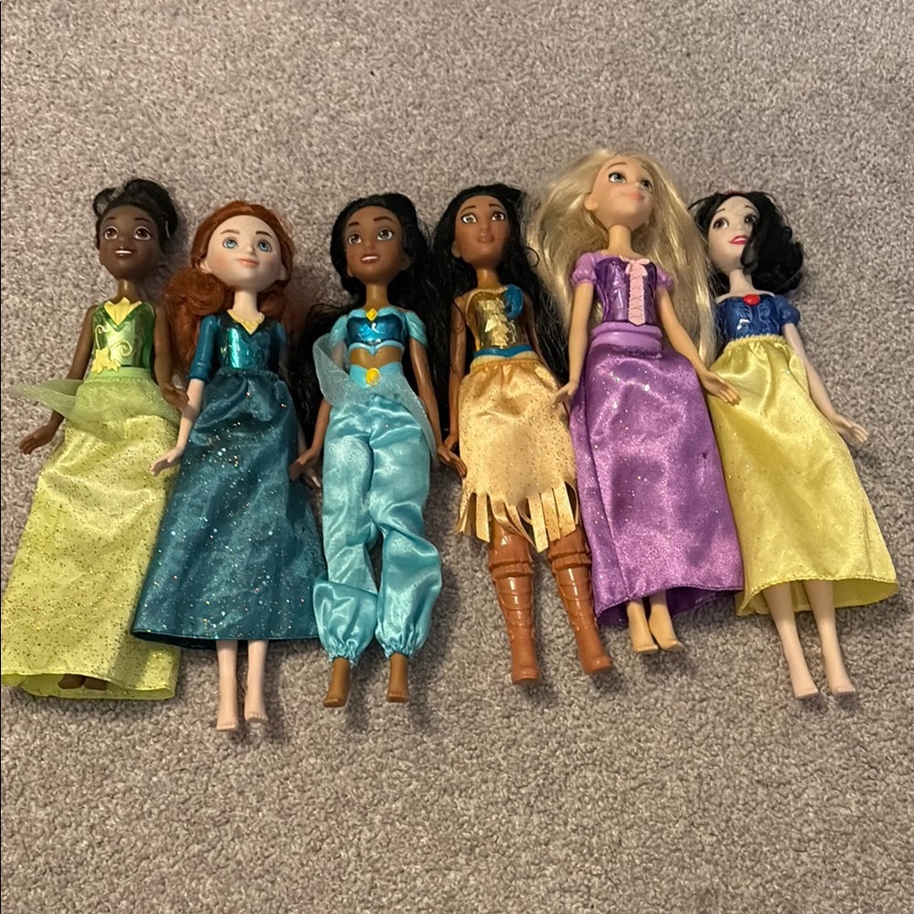 7 Disney Princess dolls and 1 Disney Prince Barbie doll lot